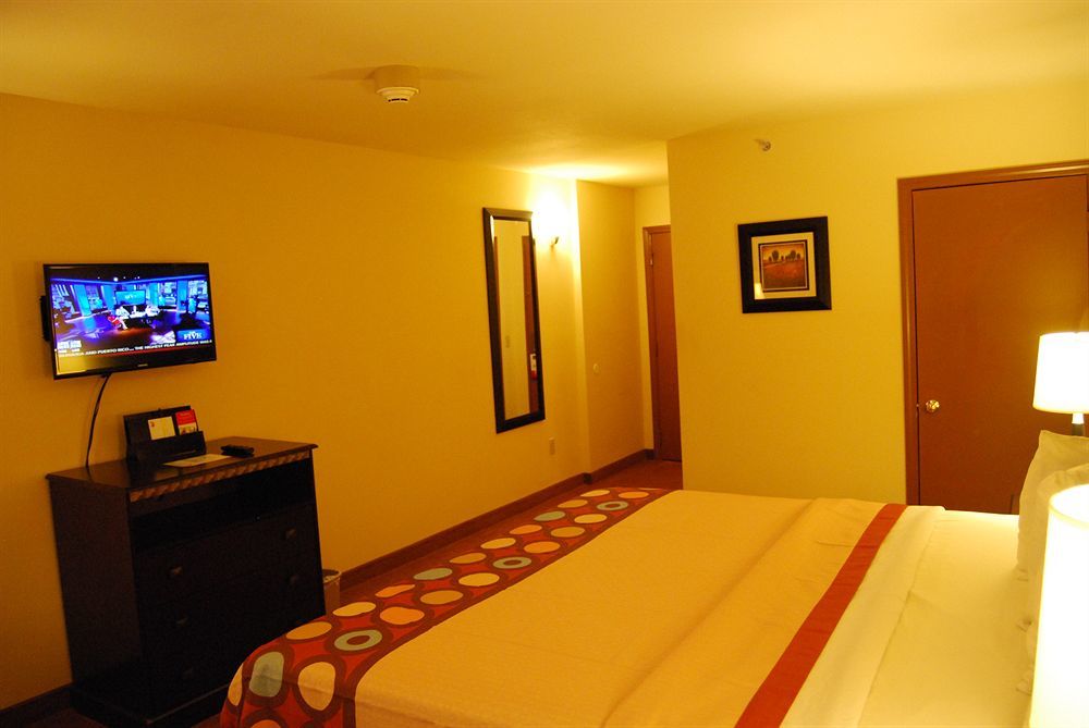 Super 8 By Wyndham Oklahoma City Exterior photo
