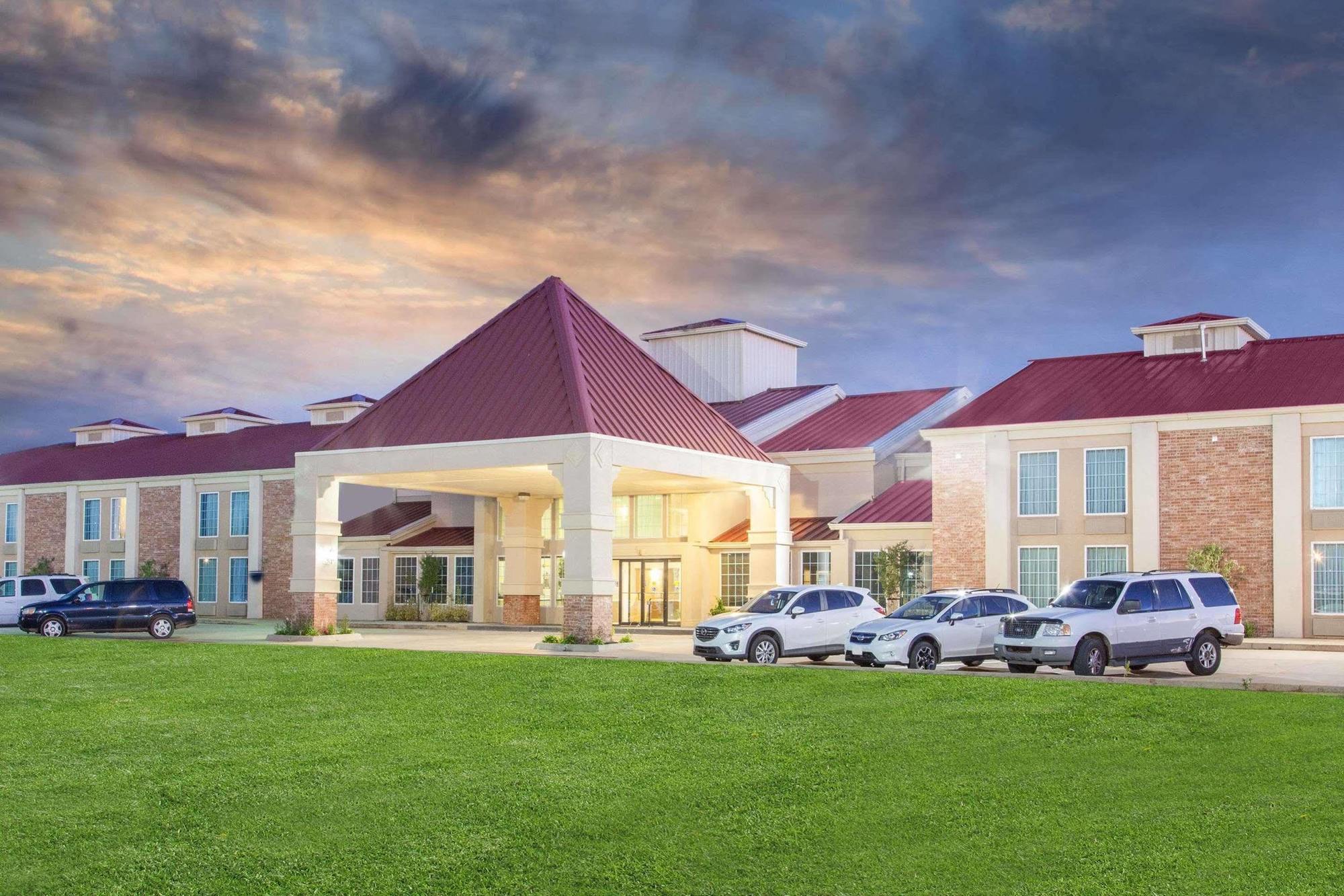 Super 8 By Wyndham Oklahoma City Exterior photo