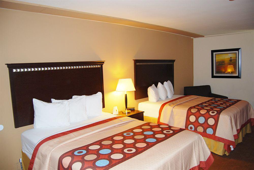 Super 8 By Wyndham Oklahoma City Exterior photo